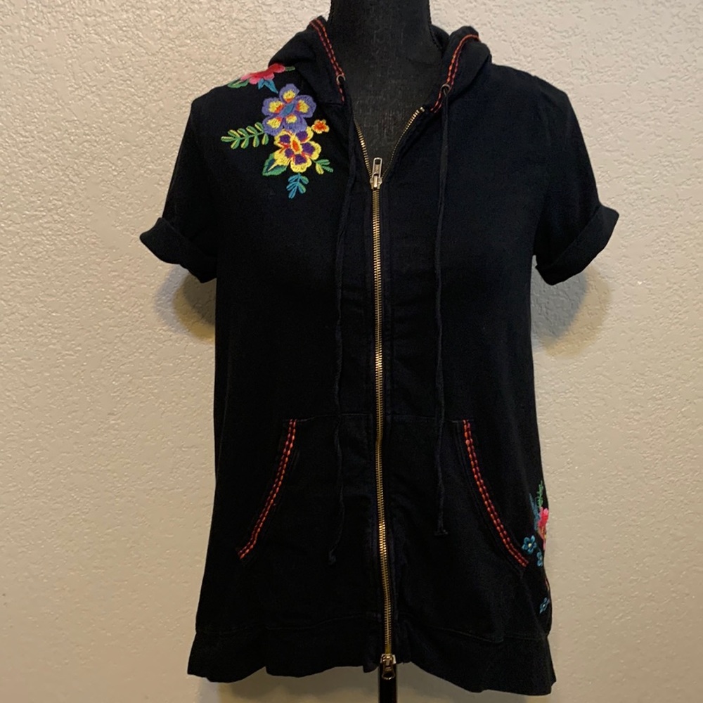 Johnny Was black short sleeve zip front hoodie size small